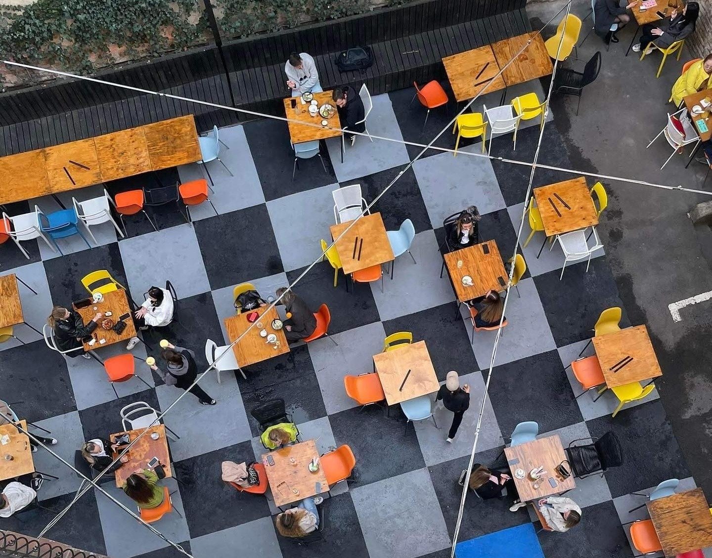 Briusly - Vilnius restaurant with courtyard terrace