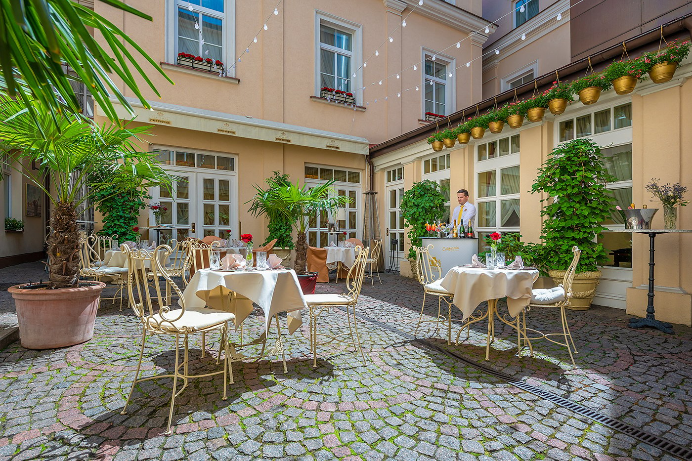 Imperial - Vilnius restaurant with courtyard terrace