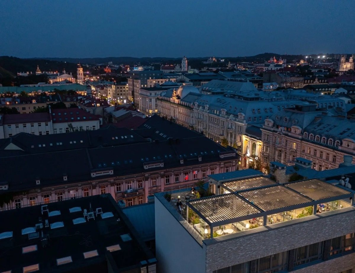 Neringa Rooftop Bar - baras istoriniame viesbutyje Vilnius  